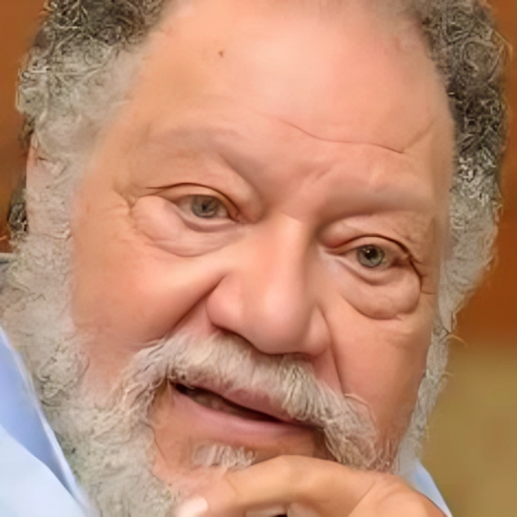 تكريم الفنان يحيى الفخراني ومنحه لقب "شخصية العام الثقافية" لعام 2025