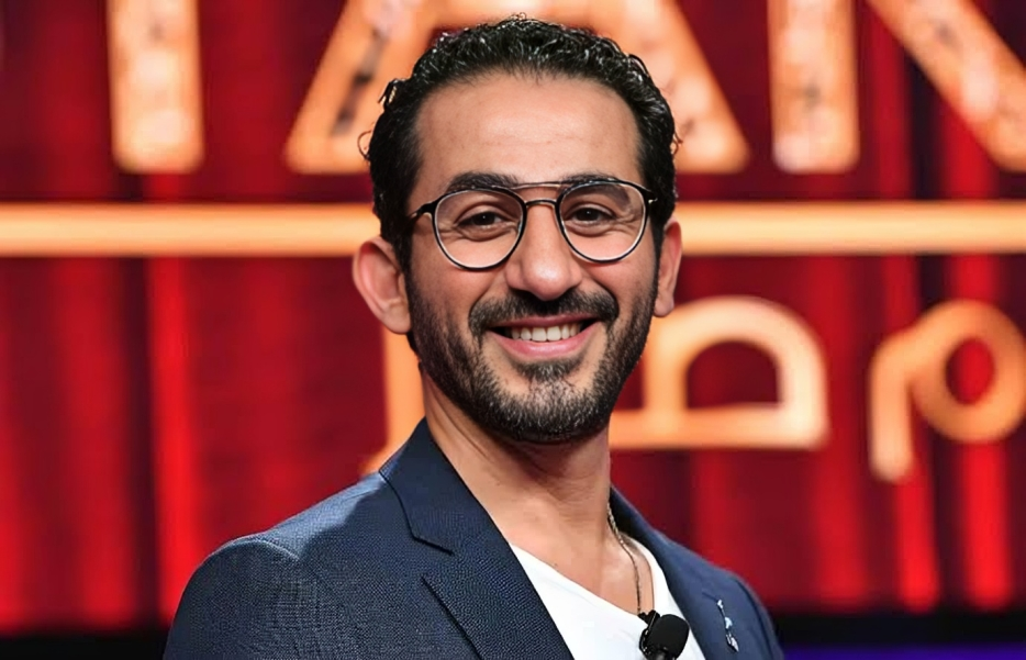 أحمد حلمي يعتذر عن واقعة مسرحية "بني آدم" بعد الجدل الذي أثير على مواقع التواصل الاجتماعي.