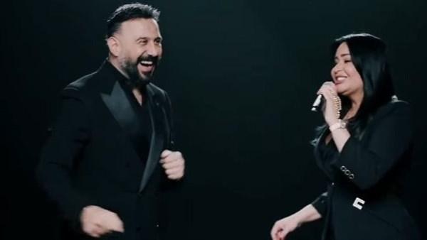 قصي خولي يرقص مع سارية السواس على أغنية وجه القمر في ظهور تلفزيوني