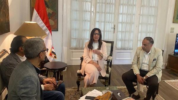 وزيرة الثقافة تنهي أزمة أكاديمية الفنون والمعهد العالي للسينما