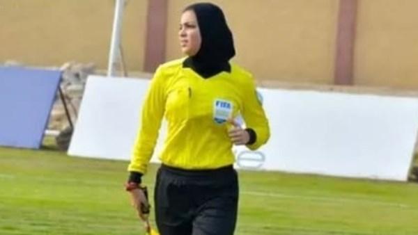 يارا عاطف أثناء إدارة مباريات الدوري النسائي 