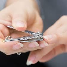 حكم دفن الشعر والأظافر بعد قصهما في الإسلام