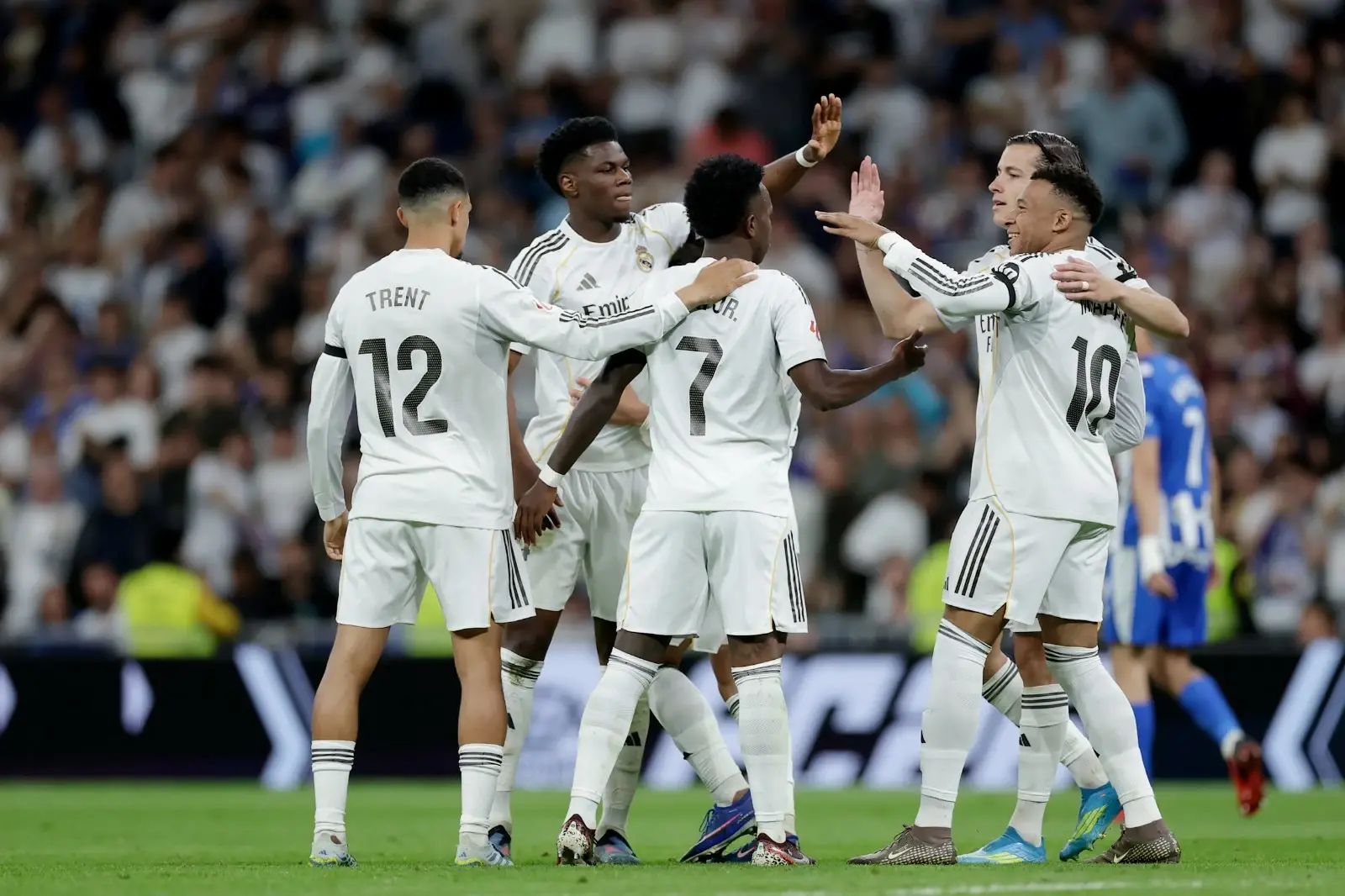 مورينيو وريال مدريد ومناقشات العودة المحتملة للجهاز الفني
