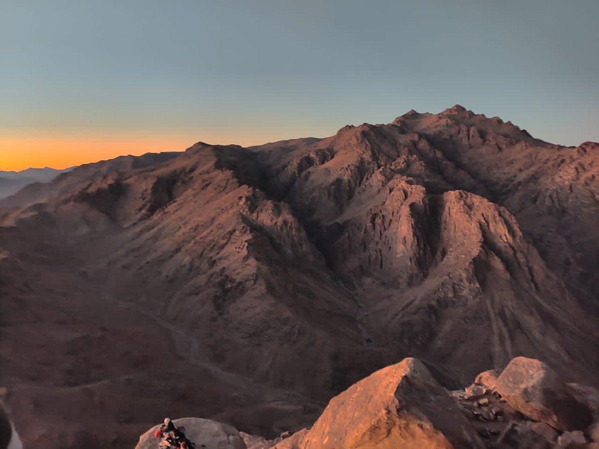 جبل الطور في سيناء في مشهد طبيعي يعكس قدسيته التاريخية