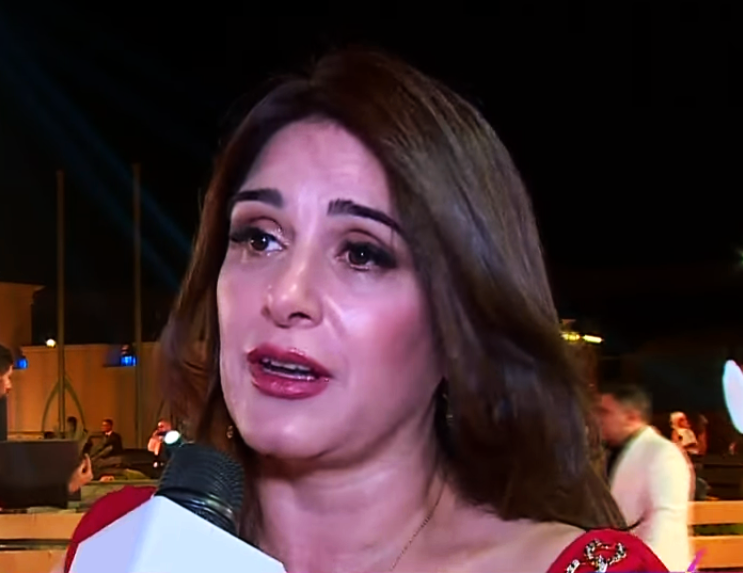 ميرنا وليد على مسرح ميامي في عرض ابن الأصول