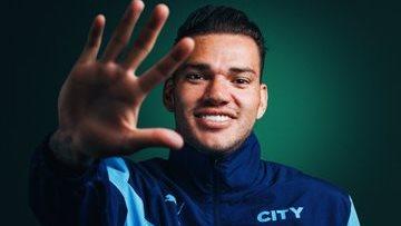 إيدرسون يتعرض لمقذوف خلال مباراة فنربخشة وقيصري سبور