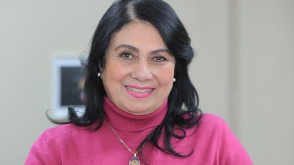 بوستر مسلسل كلهم بيحبوا مودي يظهر طاقم العمل في أجواء كوميدية اجتماعية تعكس الطابع العائلي للعمل