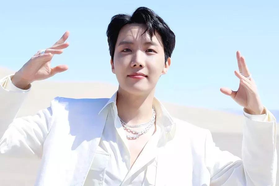 جايهوب من BTS خلال أداء حي في حفل اليابان مع لحظة عاطفية بعد وفاة جدته