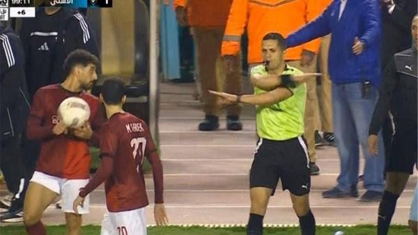 Arabic: مجلس إدارة الأهلي يترقب محادثة حكم المباراة مع الـ VAR 