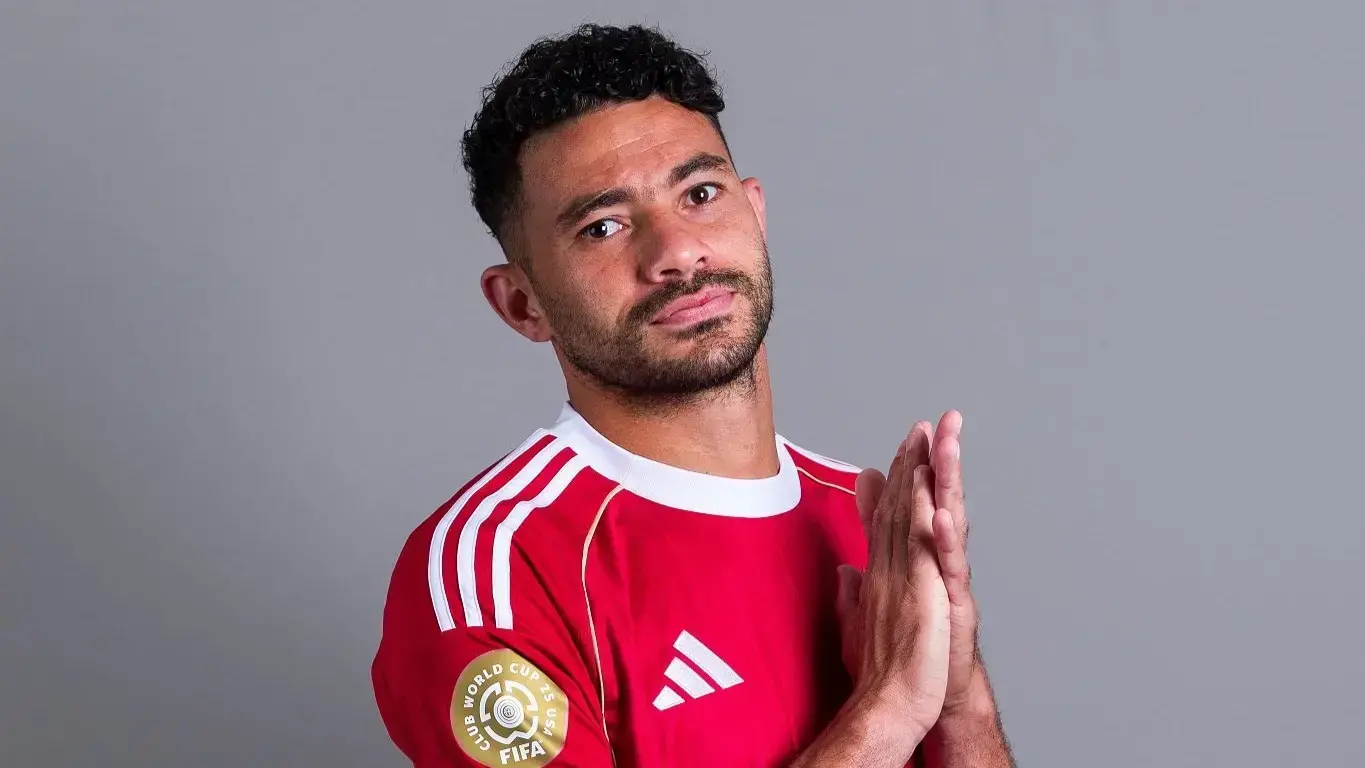 دفاع الأهلي أمام بيراميدز بقيادة ياسر إبراهيم وياسين مرعي