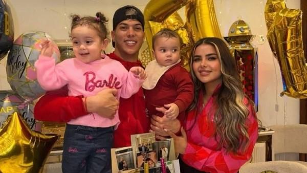 إمام عاشور يظهر مع زوجته وأبنائه في أحدث صورة