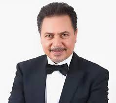 محمد رياض في لحظة فنية من مسيرته الدرامية المميزة