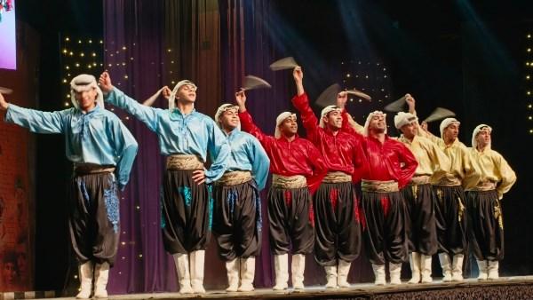 عروض فنية في مسرح البالون خلال احتفالات عيد الربيع وشم النسيم