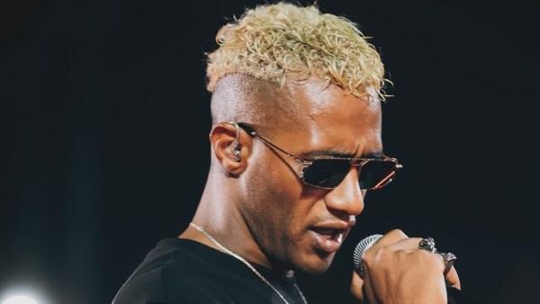 محمد رمضان أثناء الإعلان عن أغنية رومانسية جديدة وتعاون موسيقي دولي عبر السوشيال ميديا