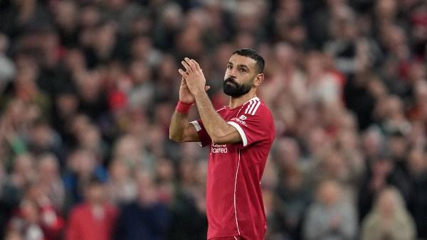 محمد صلاح يغادر مصابًا خلال مباراة ليفربول ضد كريستال بالاس في الدوري الإنجليزي