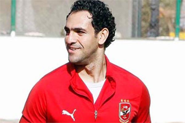 منتخب مصر للناشئين يحتفل بعيد ميلاد مدرب حراس المرمى أمير عبد الحميد بعد الفوز على الجزائر