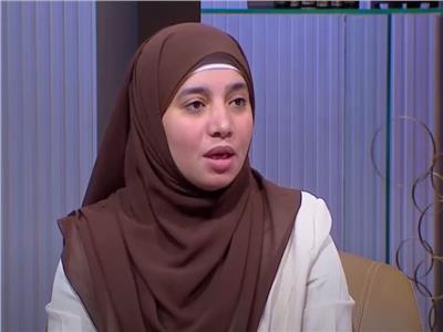 أم تشرح لابنتها التغيرات الجسدية بهدوء وثقة