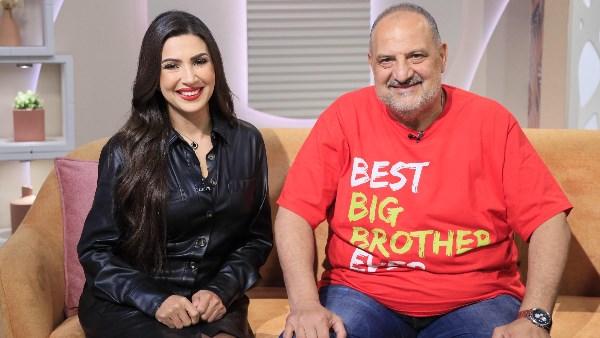 خالد الصاوي في لحظة تأثر خلال لقاء تلفزيوني مع إيمان عز الدين يكشف فيه تفاصيل إنسانية من حياته