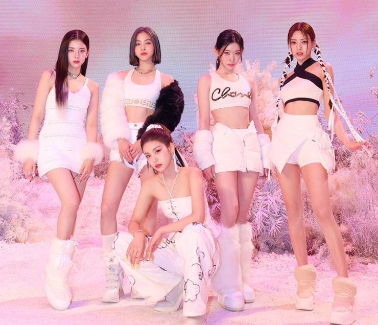 ITZY TUNNEL VISION Tour