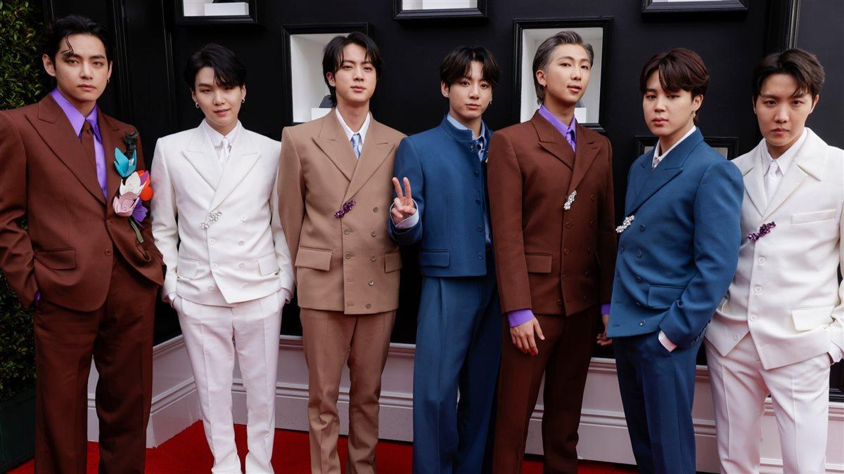 فرقة BTS خلال جولة ARIRANG أمام جمهور ضخم في ملعب مورومبيس بالبرازيل