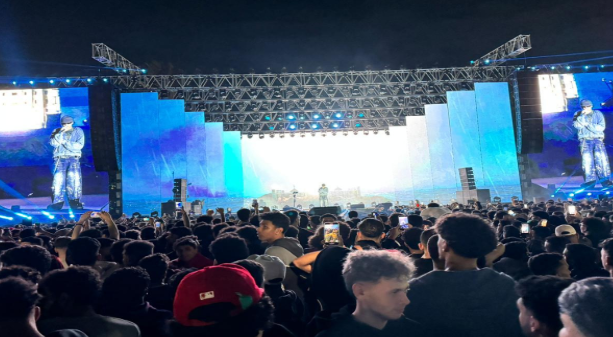 مروان بابلو خلال حفله في الإسكندرية وسط حضور جماهيري ضخم