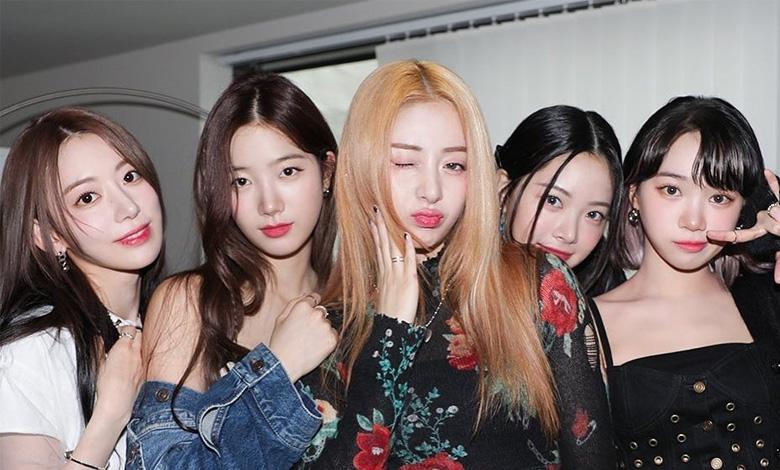 LE SSERAFIM Group Photo