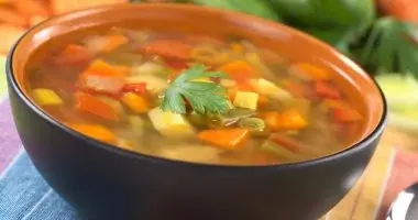 أطعمة مفيدة وأخرى يجب تجنبها أثناء المرض ودورها في تسريع التعافي