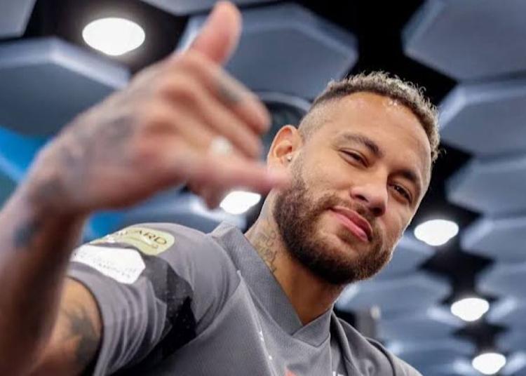 نيمار خلال مباراة حاسمة مع سانتوس قبل إعلان قائمة البرازيل لكأس العالم