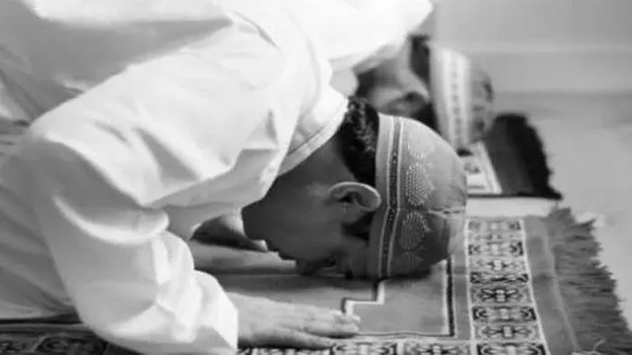 تحذير من التشويش على المصلي وحرمة إفساد خشوع الصلاة