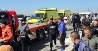 إصابة 6 أشخاص في حادث انقلاب سيارة ملاكي بكوبري البراميل بميت غمر