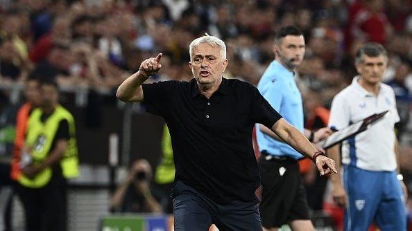 مورينيو وبيريز داخل ريال مدريد حول ملف المدرب الجديد