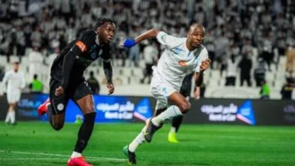 الشباب السعودي والفتح في مباراة الدوري السعودي