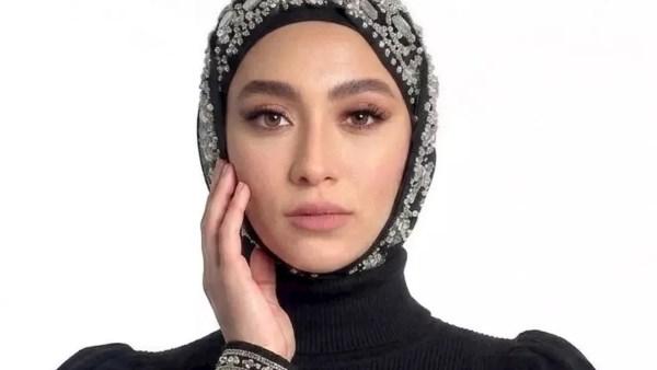 زيزي عادل بالحجاب بإطلالة محتشمة أنيقة على مواقع التواصل الاجتماعي مع رسالة عن الثقة والأناقة