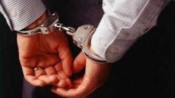 شخص متهم بتكسير محلات في شارع بالجيزة أثناء تدخل الشرطة