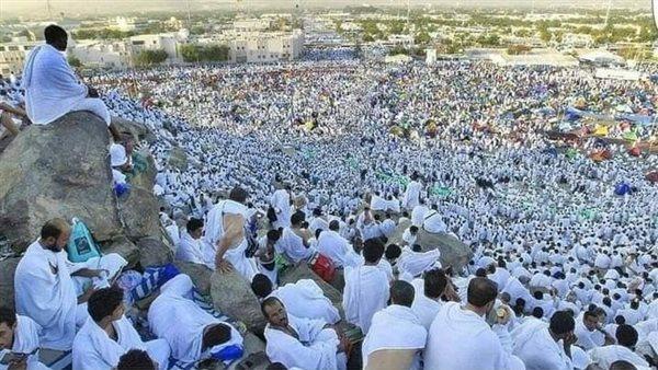 وقفة عرفات 2026 والحجاج على جبل عرفات يوم عرفة
