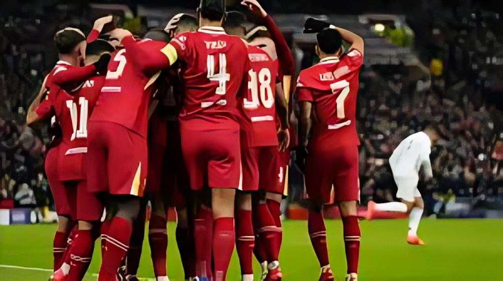 شارة قوس قزح بجانب شعار الدوري.