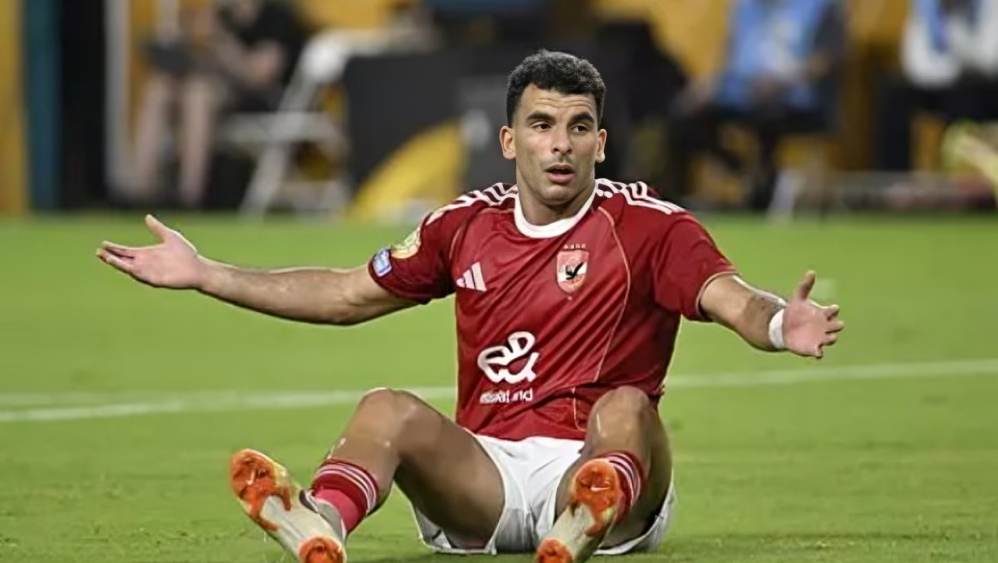 توتر في فندق إقامة الزمالك بسبب هتافات جماهير الأهلي لزيزو.