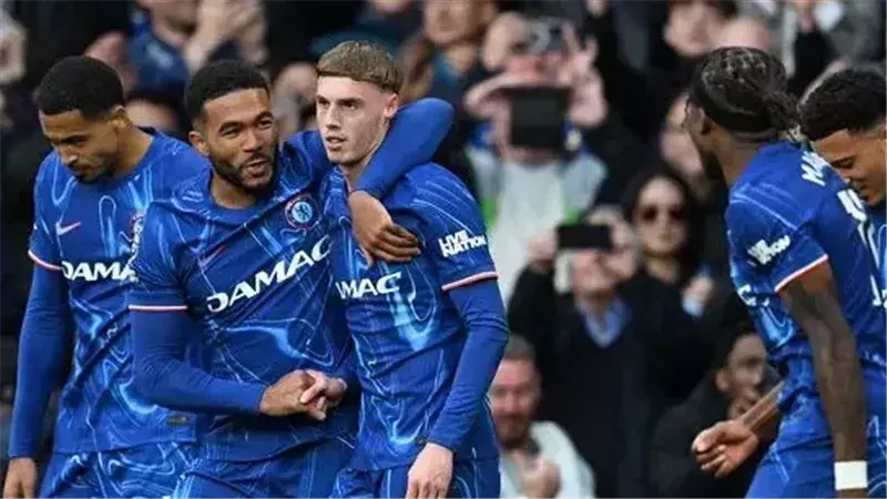 تشيلسي يحتفل بالفوز على فولهام بثنائية في الدوري الإنجليزي