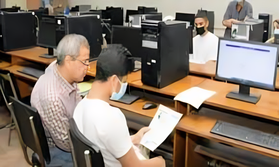 طلاب الثانوية العامة ينتظرون نتيجة تقليل الاغتراب 2025