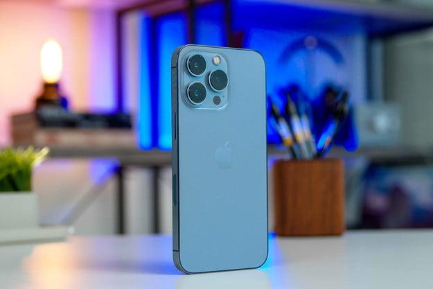 هاتف iPhone 13 Pro من آبل مع توضيح التصميم والكاميرات وسعات التخزين المختلفة