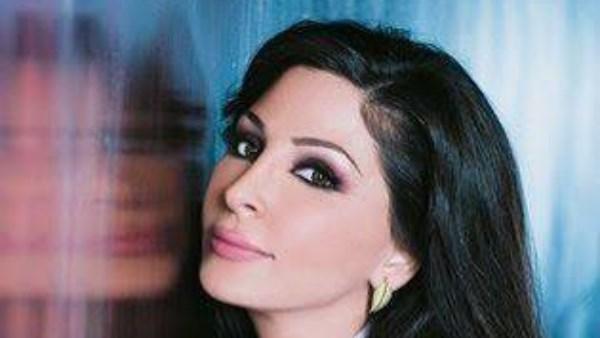 إليسا خلال حفلها في الساحل الشمالي وسط حضور جماهيري كبير