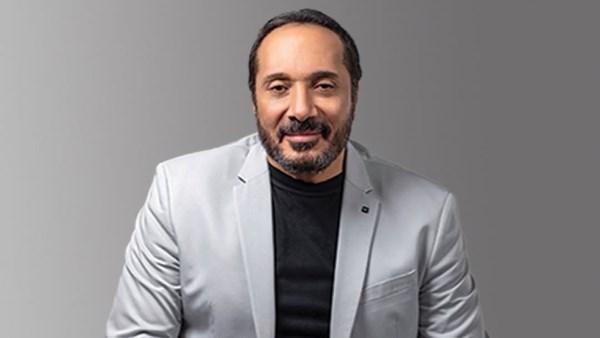 علي الحجار خلال حفل غنائي في ساقية الصاوي ومشاركته في مشروع 100 سنة غنا