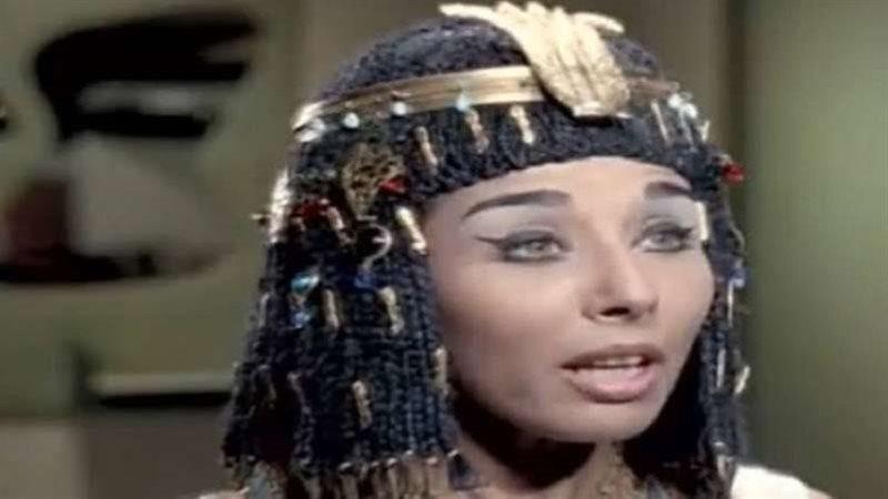 لبنى عبد العزيز