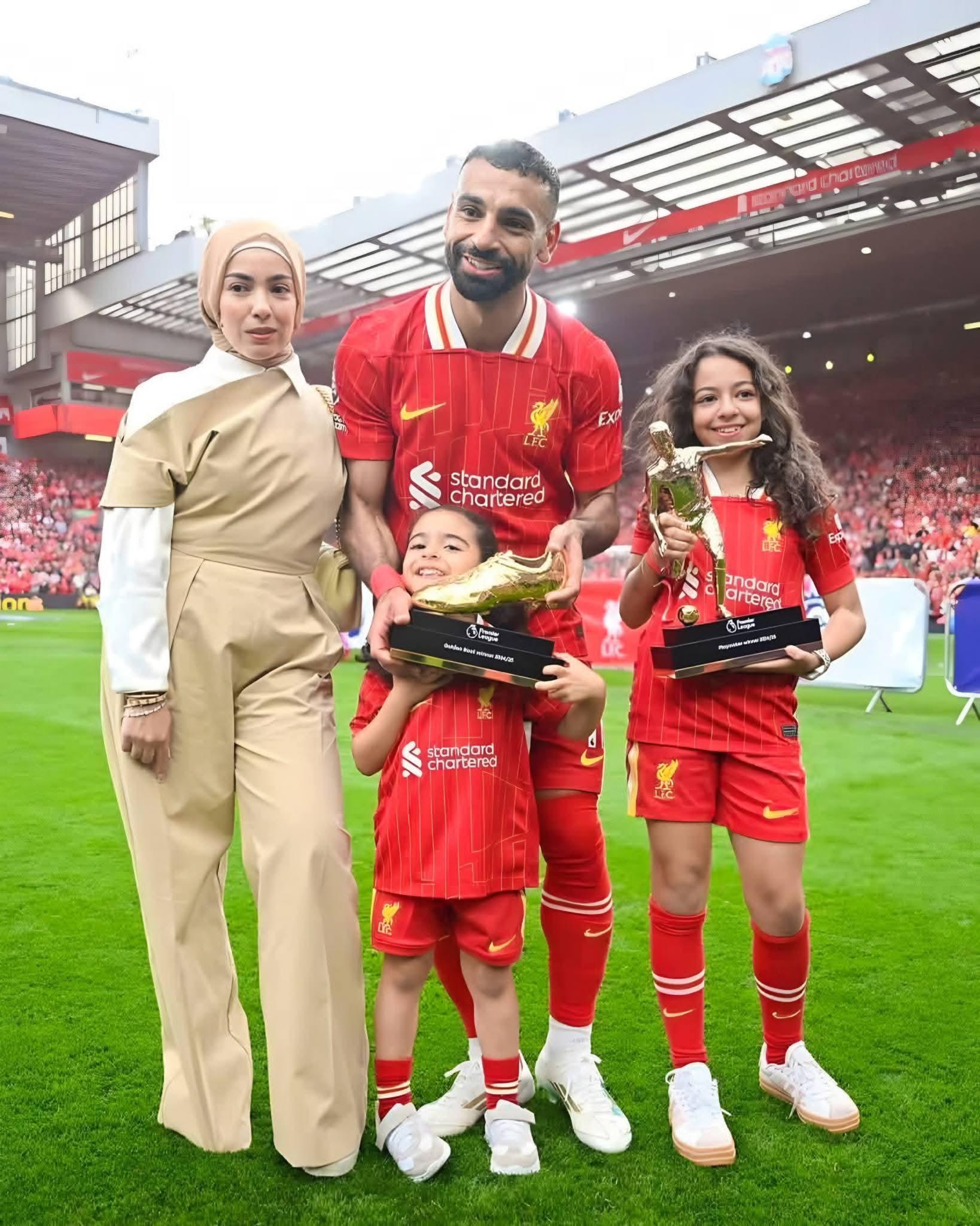 محمد صلاح وعائلته
