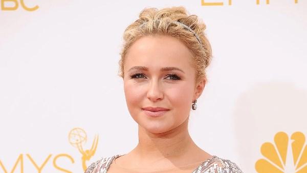 هايدن بانتير Hayden Panettiere نجمة Heroes وNashville في صورة تذكارية
