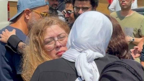 تشييع جثمان والدة المخرجة آيتن أمين من مسجد السيدة نفيسة بحضور الأهل والأصدقاء