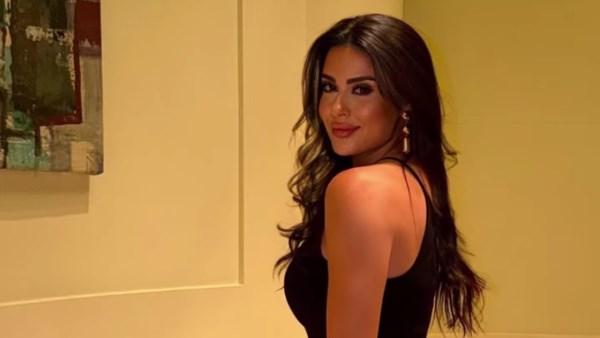 الفنانة ميرنا نور الدين بإطلالة عصرية أنيقة عبر إنستجرام مرتدية توبًا أسود وبنطالًا بنقشة الفهد