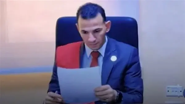 المستشار المزيف