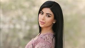 كارولين عزمي