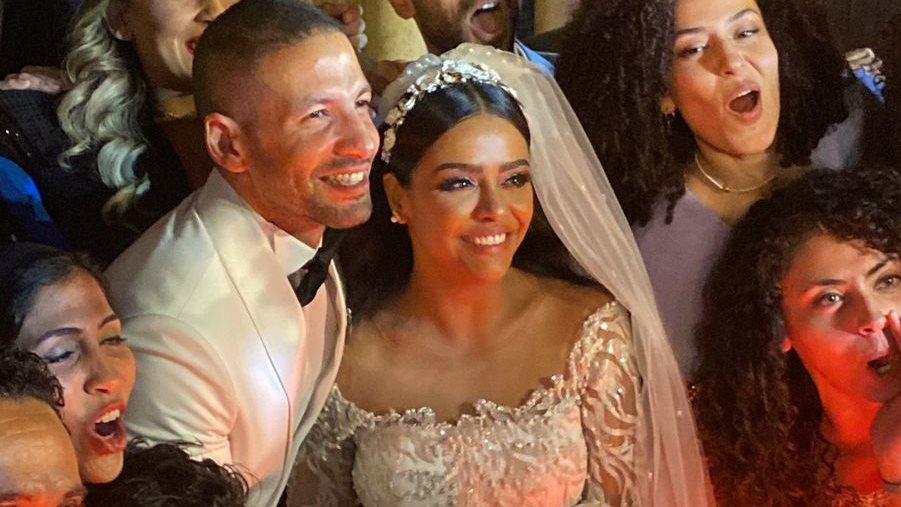 أسماء أبو اليزيد وزوجها محمد الخطيب يستقبلان مولودتهما الأولى أمينة